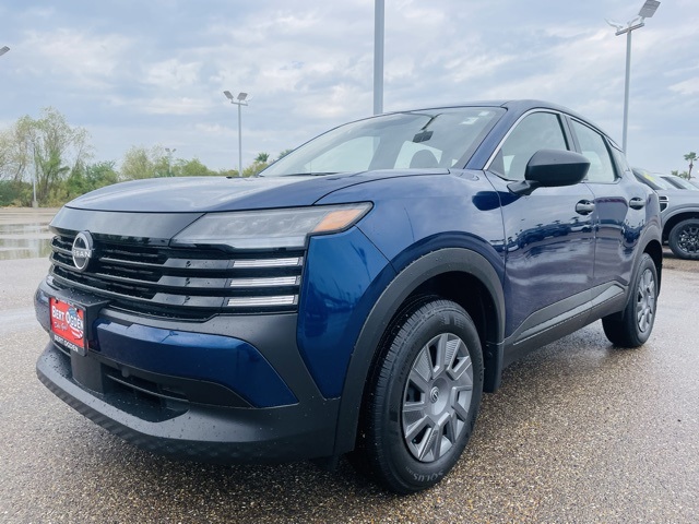 2025 Nissan Kicks S photo 2