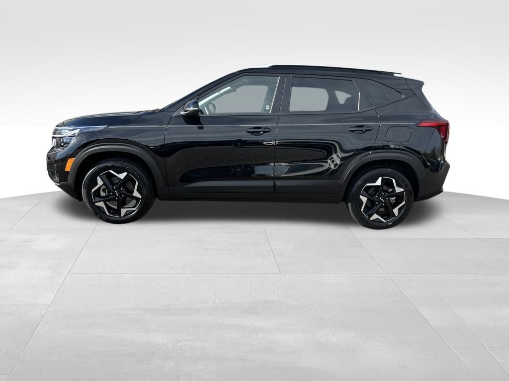 2025 Kia Seltos S photo 2
