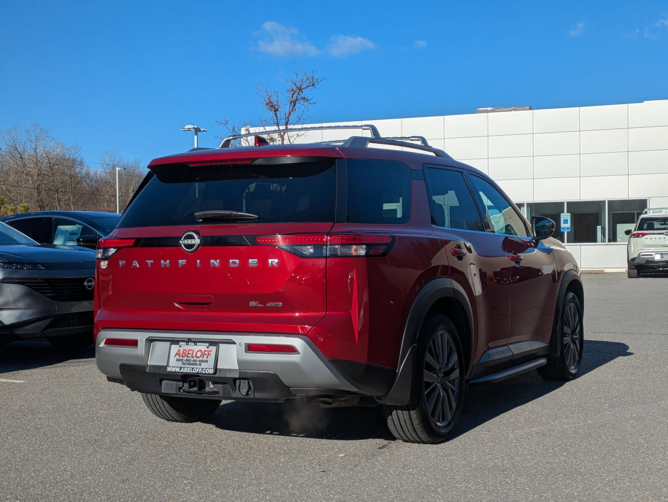 2022 Nissan Pathfinder SL photo 4