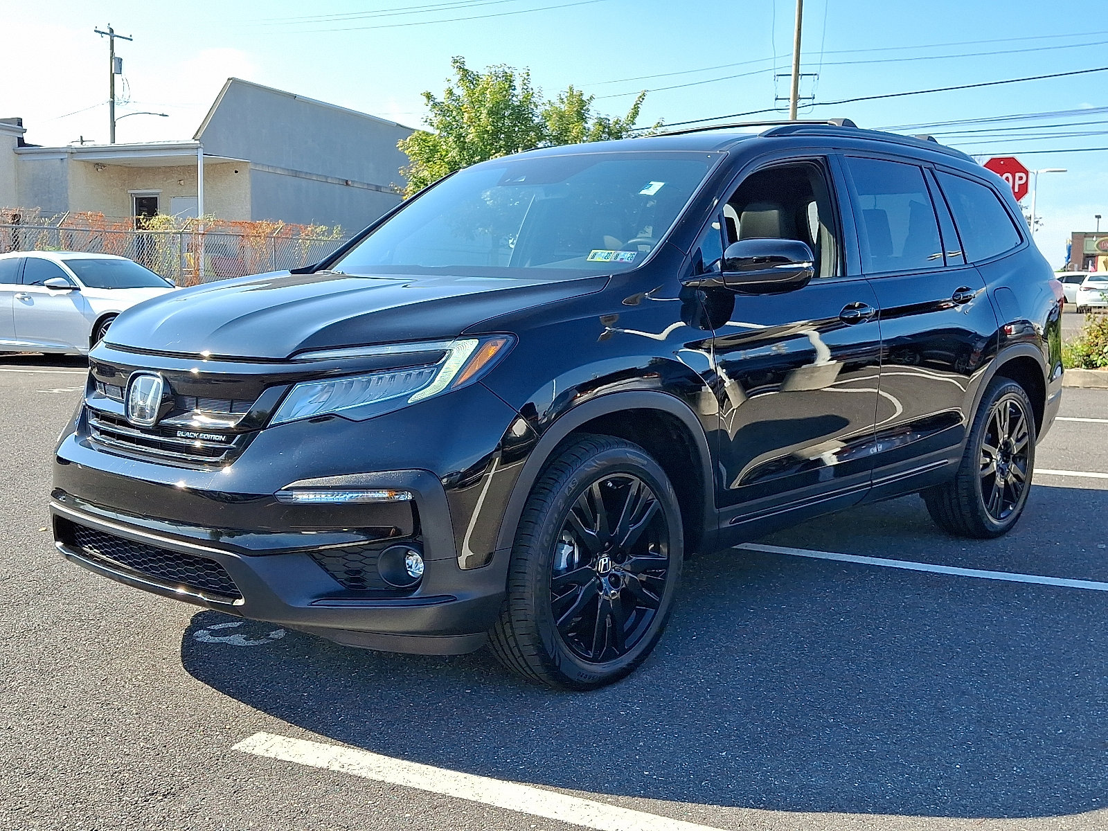 2022 Honda Pilot Black Edition photo 2