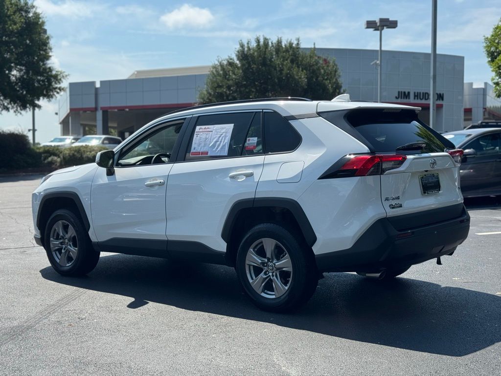 2023 Toyota RAV4 XLE photo 8