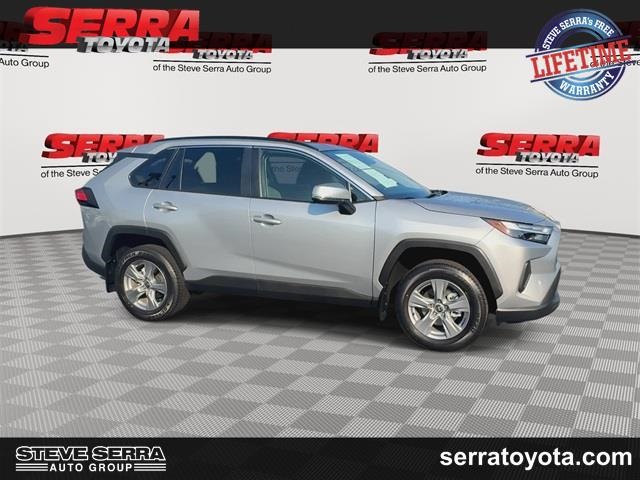 2025 Toyota RAV4 XLE's photo