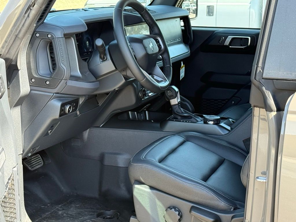 2025 Ford Bronco Badlands photo 6