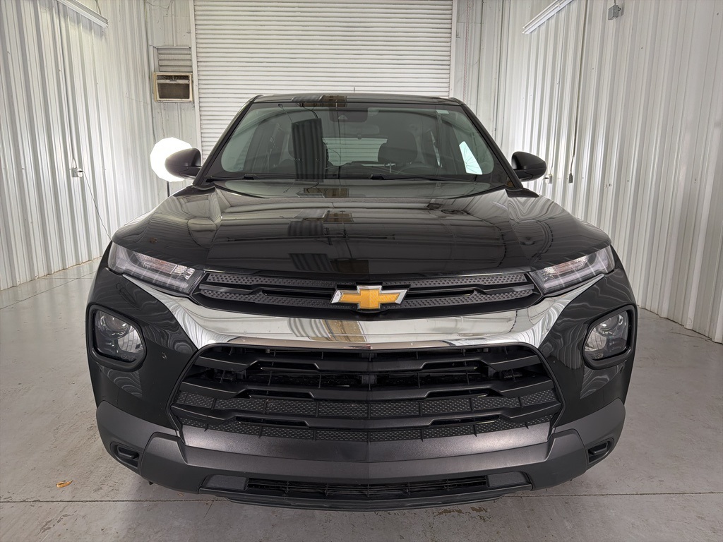 2023 Chevrolet Trailblazer LS photo 2