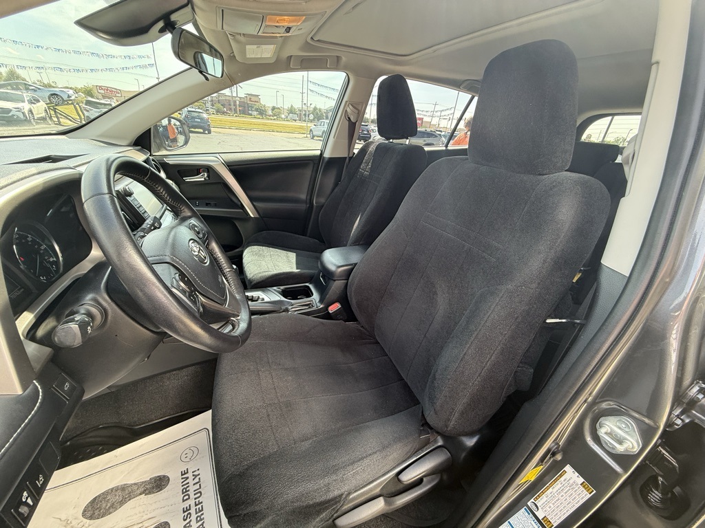 2017 Toyota RAV4 Hybrid XLE photo 9