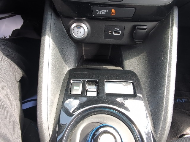2019 Nissan Leaf SV Plus photo 27