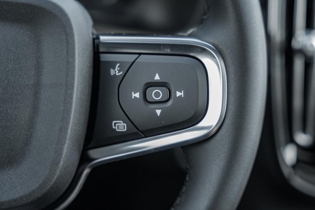2026 Volvo XC40 photo 24