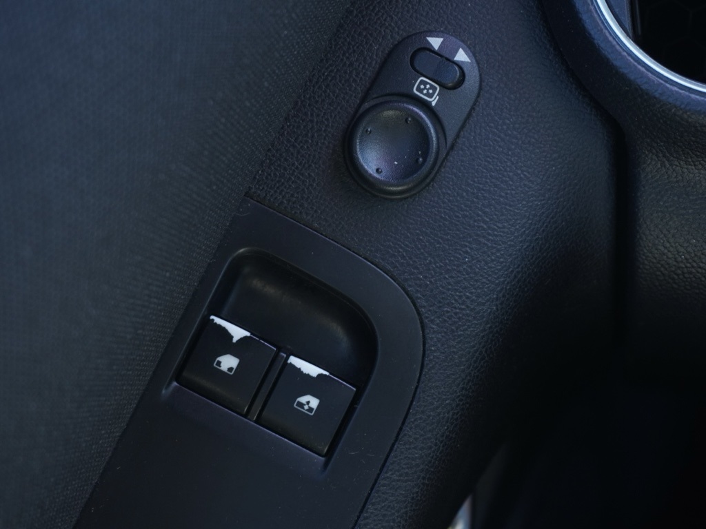 2010 Chevrolet Camaro photo 12