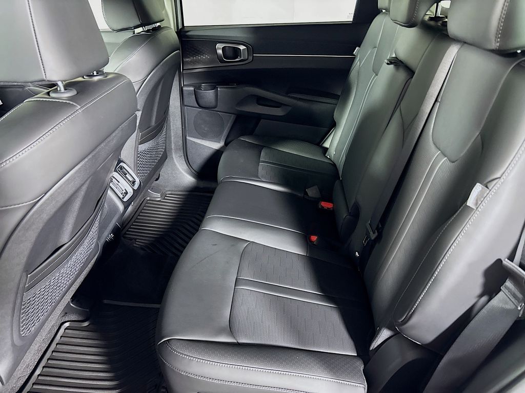 2025 Kia Sorento S photo 16