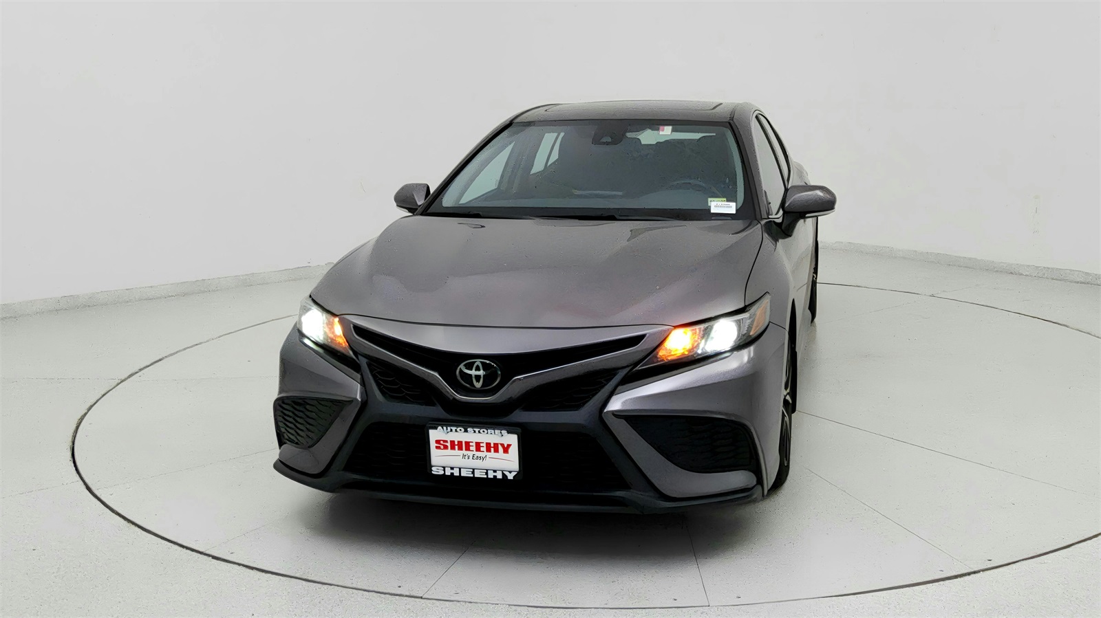 2022 Toyota Camry SE photo 2