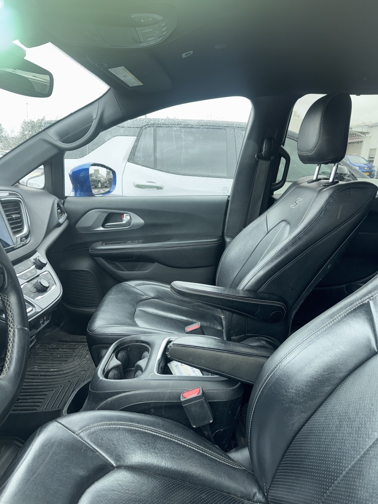 2018 Chrysler Pacifica Touring Plus photo 3