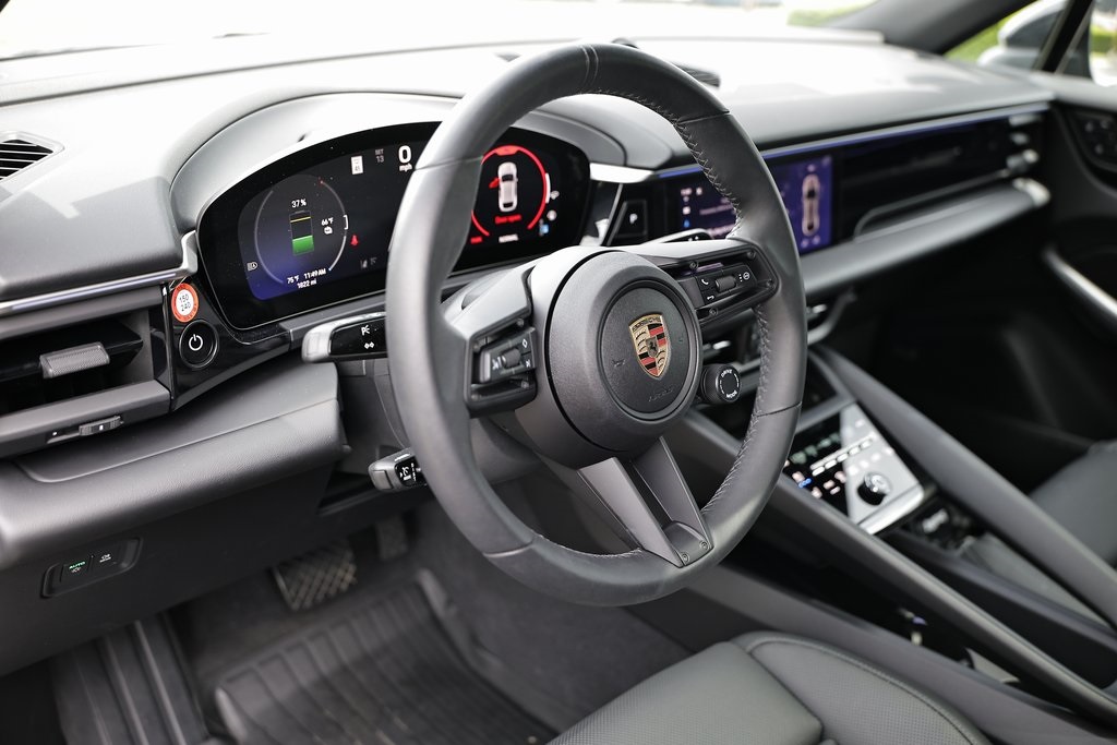 2024 Porsche Macan Electric 4 photo 4