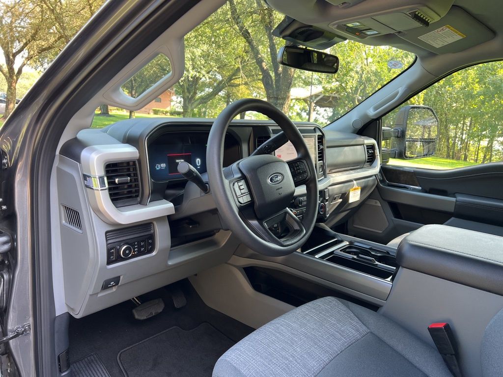 2026 Ford F-350 XLT photo 10