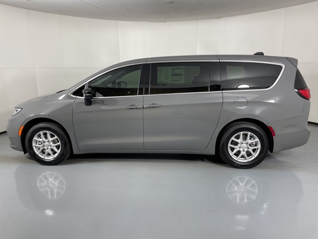 2025 Chrysler Pacifica photo 5