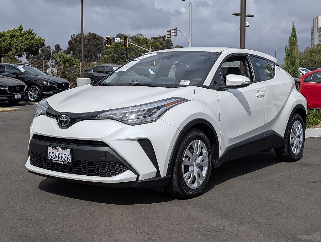 2020 Toyota C-HR LE photo 4