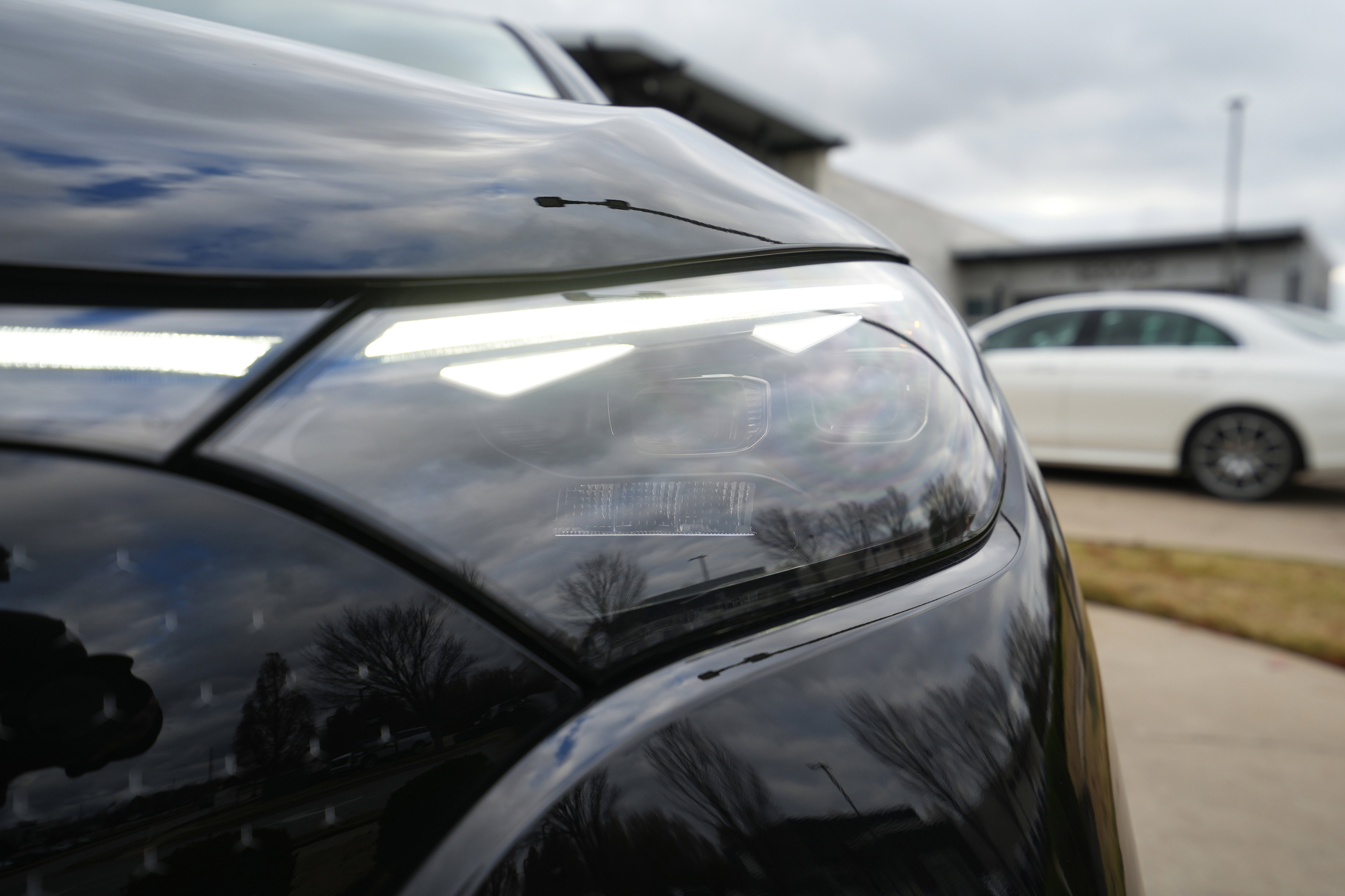 2025 Mercedes Benz EQE SUV 350 4MATIC photo 3