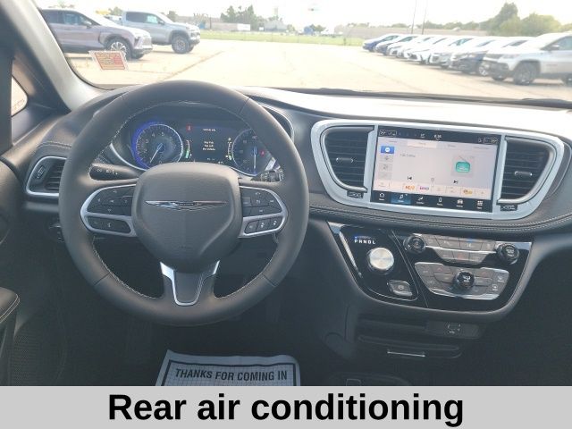 2026 Chrysler Pacifica photo 2