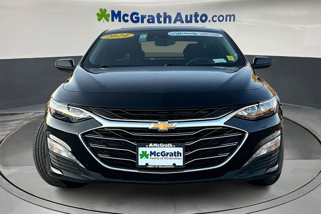 2024 Chevrolet Malibu 1LT photo 2