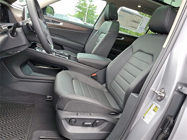 2025 Volkswagen Atlas SEL photo 12