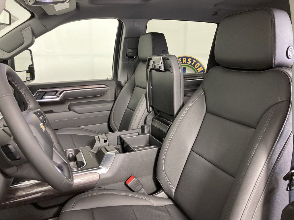 2025 Chevrolet Silverado 2500HD LTZ photo 4