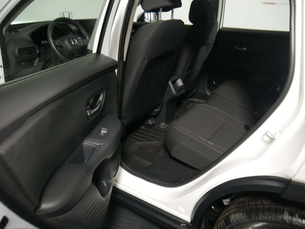 2026 Honda HR-V LX photo 13