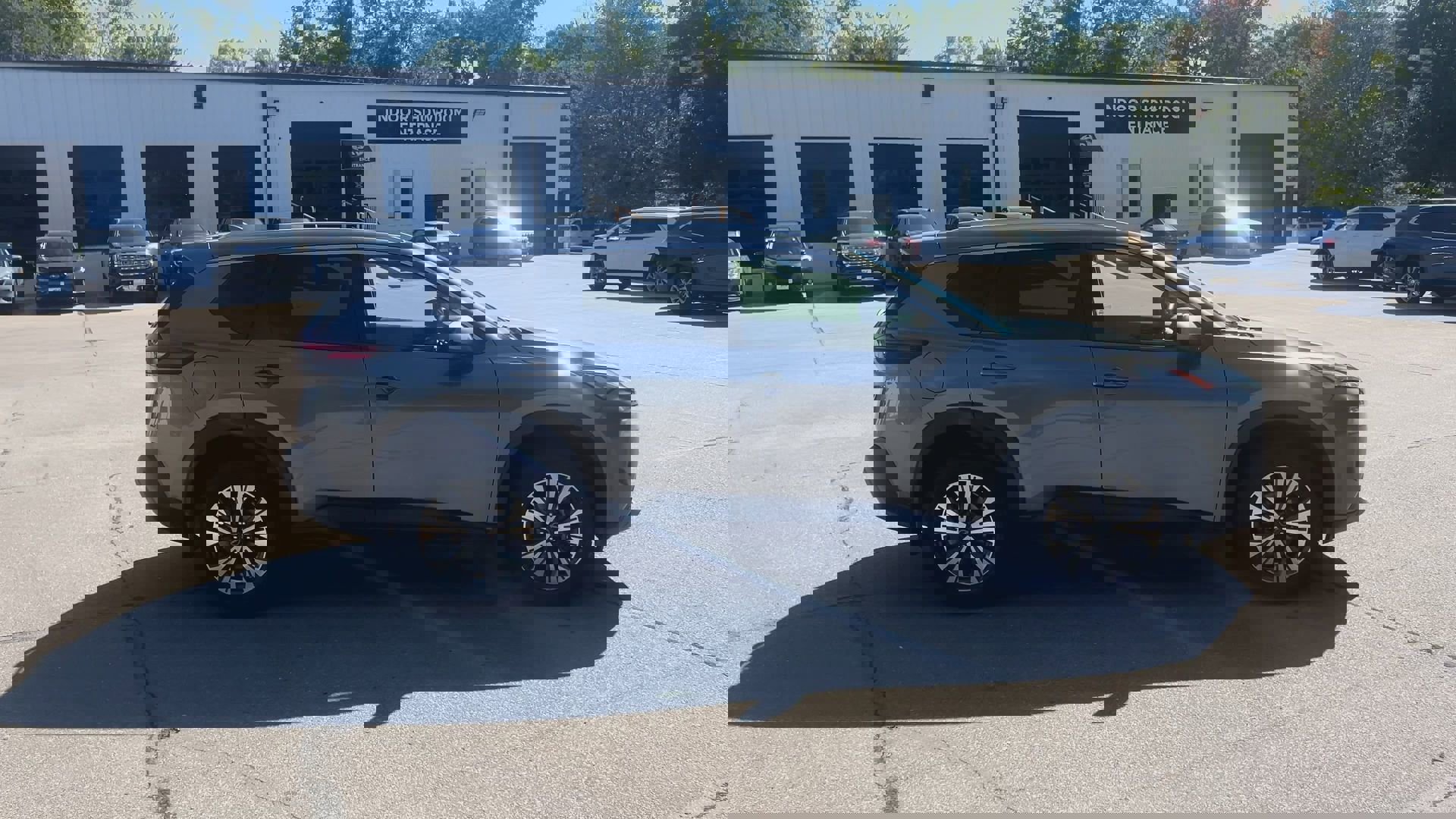 2023 Nissan Rogue SV photo 9
