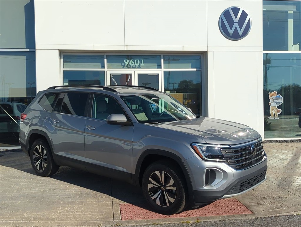 2024 Volkswagen Atlas SE photo 2
