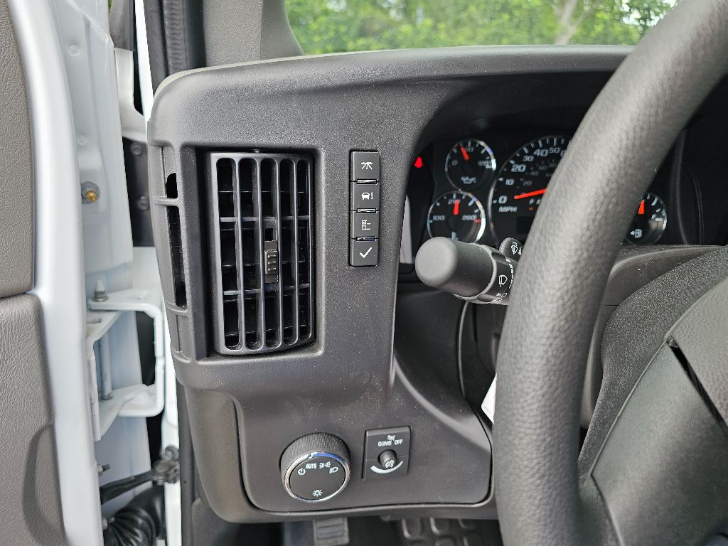 2025 Gmc Savana Cargo 2500 photo 26
