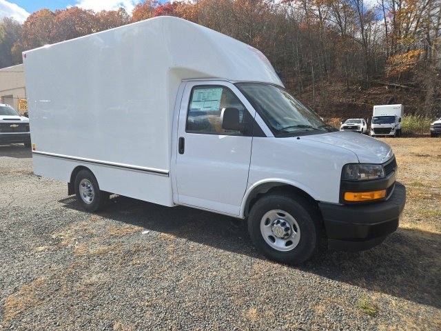 2025 Chevrolet Express Cutaway Base's photo