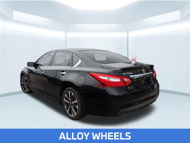 2016 Nissan Altima 2.5 SR photo 4