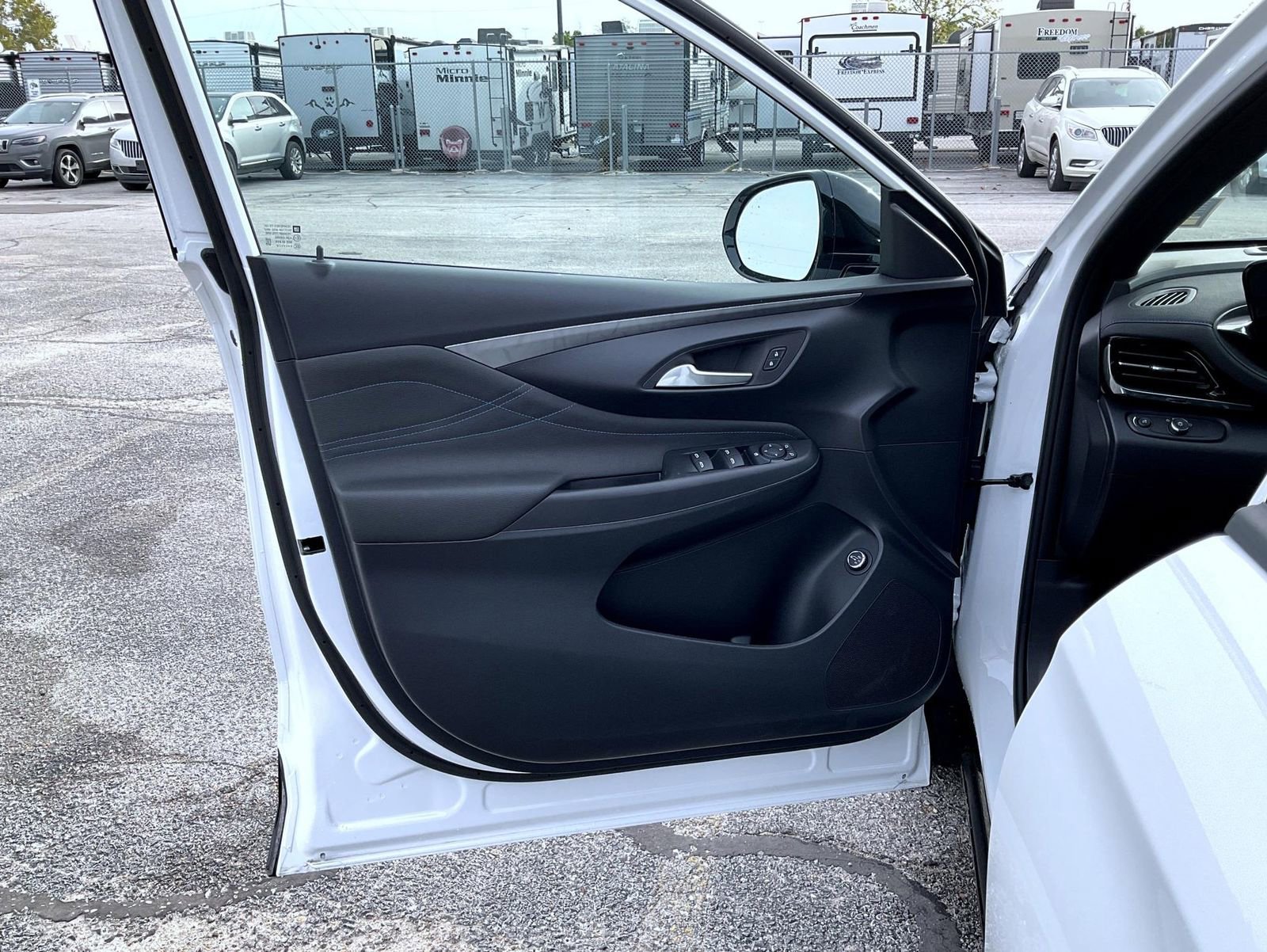 2025 Buick Envista ST photo 9
