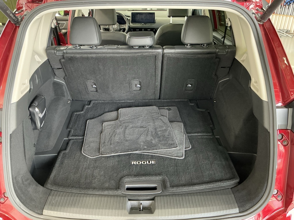 2024 Nissan Rogue Platinum photo 28