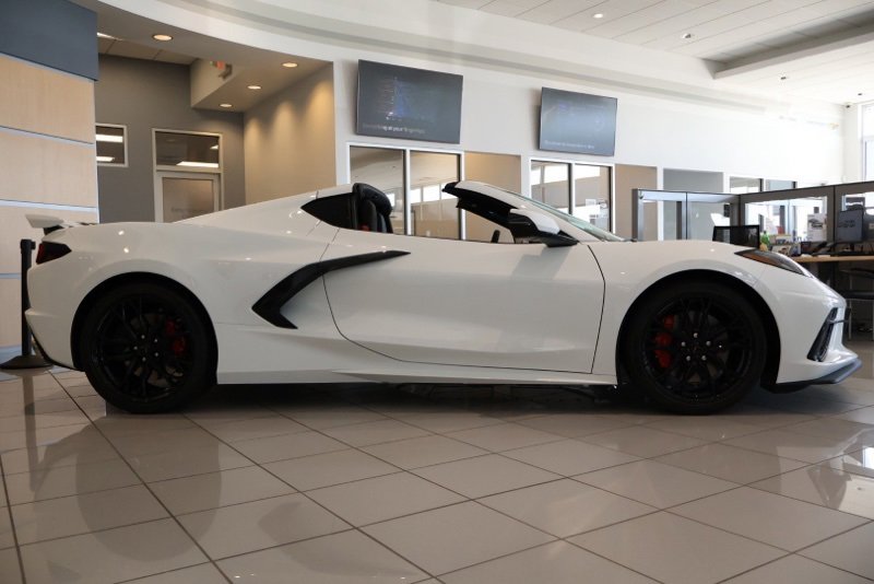 2025 Chevrolet Corvette Stingray 2LT photo 2