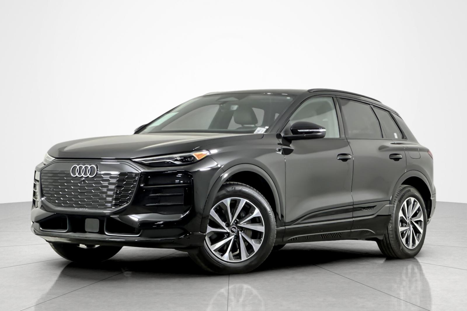 2025 Audi Q6 e-tron Premium's photo