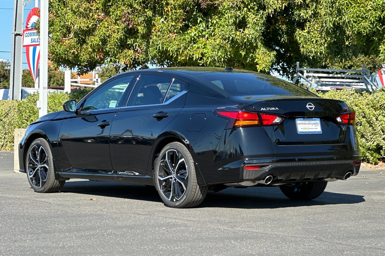 2025 Nissan Altima SR photo 4