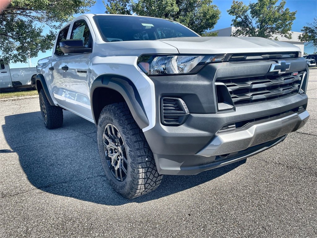 2026 Chevrolet Colorado Trail Boss photo 2