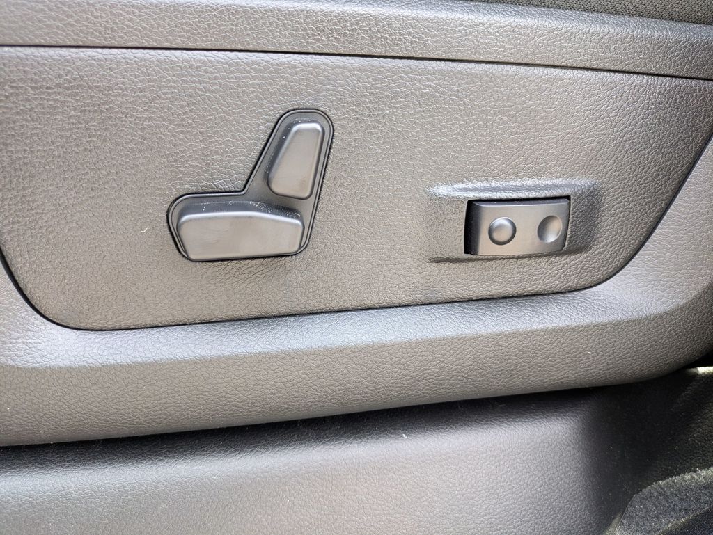 2025 Ram 2500 Big Horn photo 13