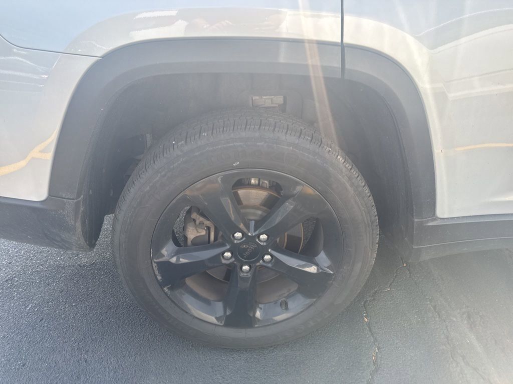 2023 Jeep Grand Cherokee Altitude photo 7
