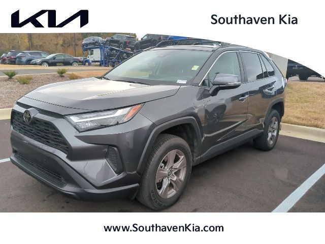 2022 Toyota RAV4 XLE's photo