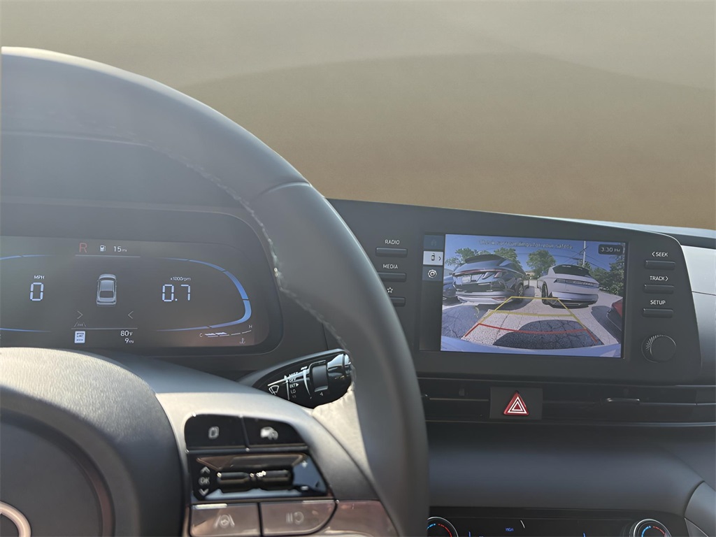 2025 Hyundai Elantra SEL Sport photo 16