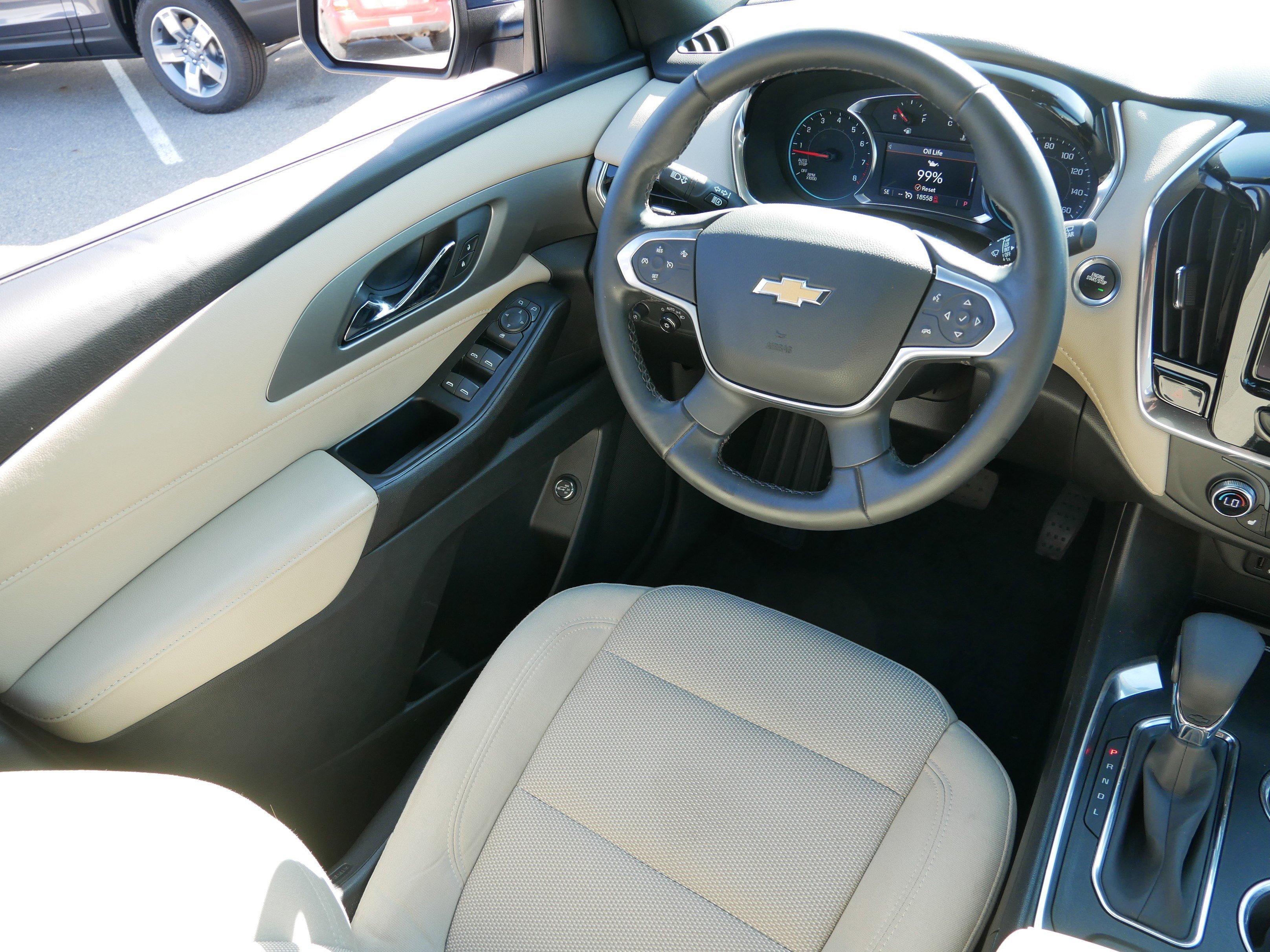2023 Chevrolet Traverse Cloth photo 8
