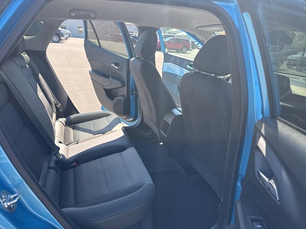 2025 Chevrolet Trax LT photo 14