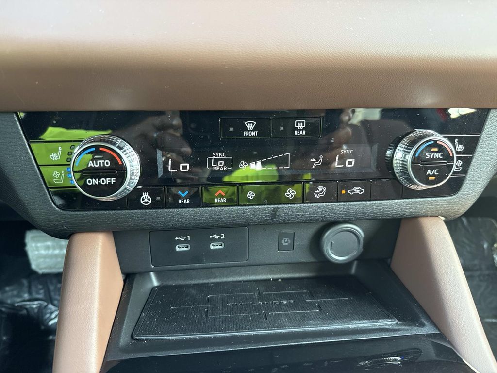 2025 Mitsubishi Outlander SEL photo 25