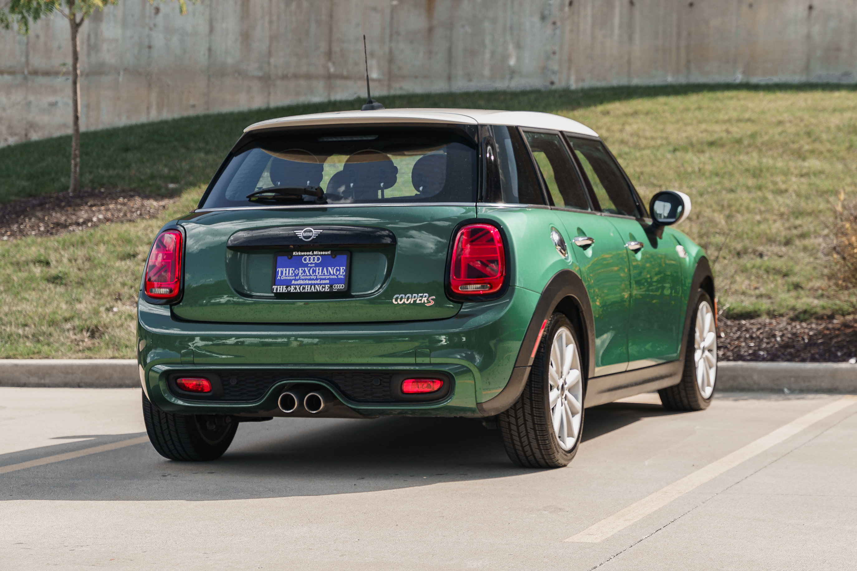 2020 Mini Cooper 4 Door Hardtop S photo 2