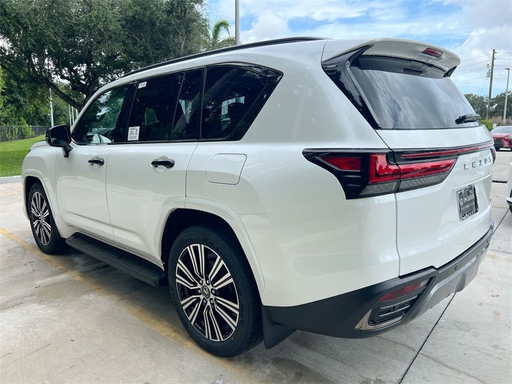 2025 Lexus LX Luxury photo 3
