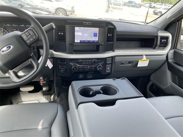 2025 Ford F-550 photo 12