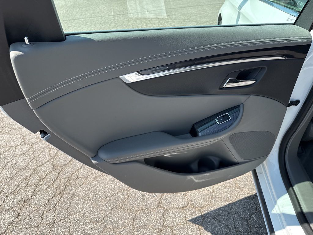 2016 Chevrolet Impala 2LT photo 16