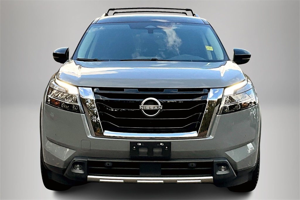 2022 Nissan Pathfinder SL photo 3