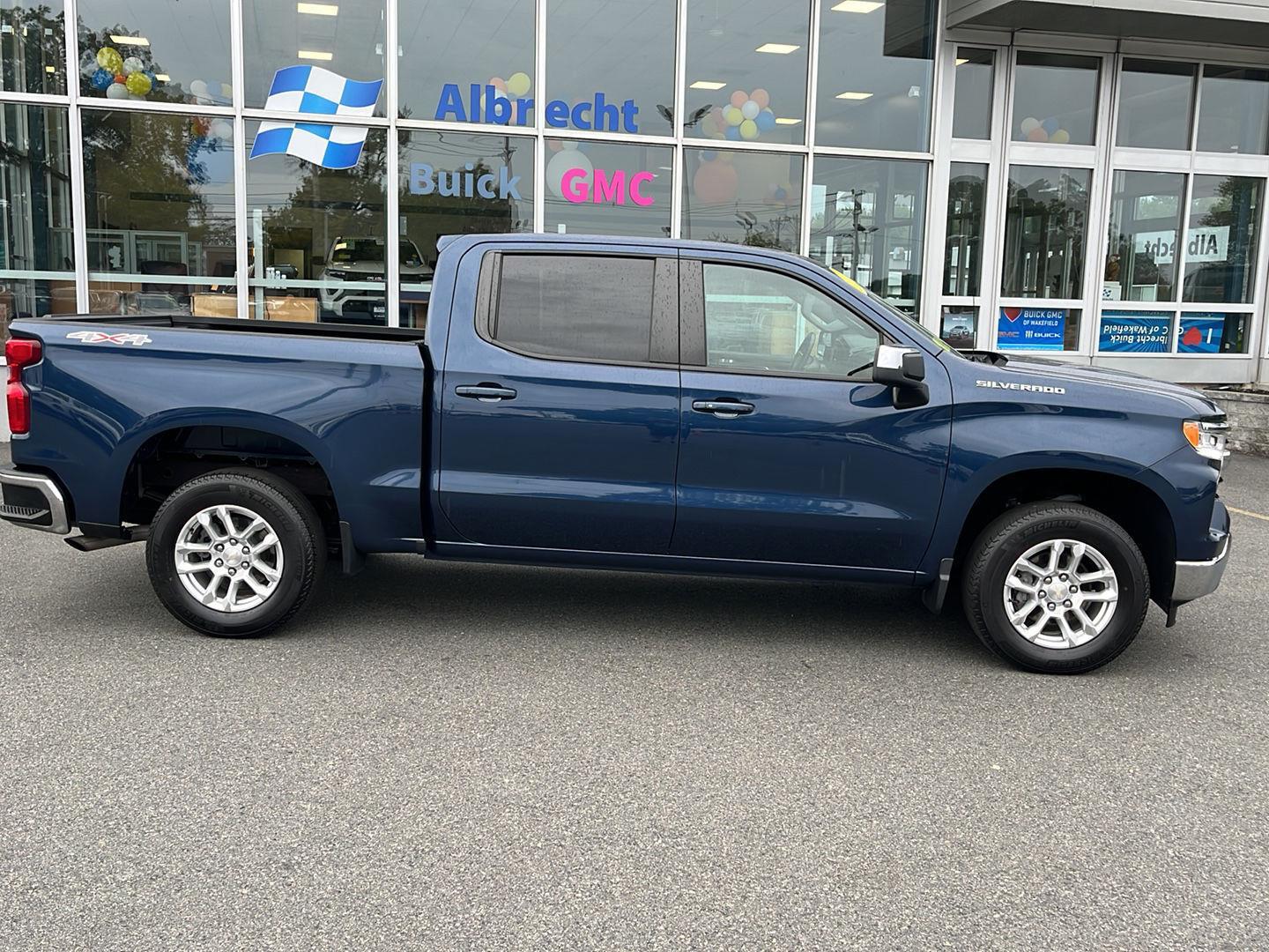 2022 Chevrolet Silverado photo 4