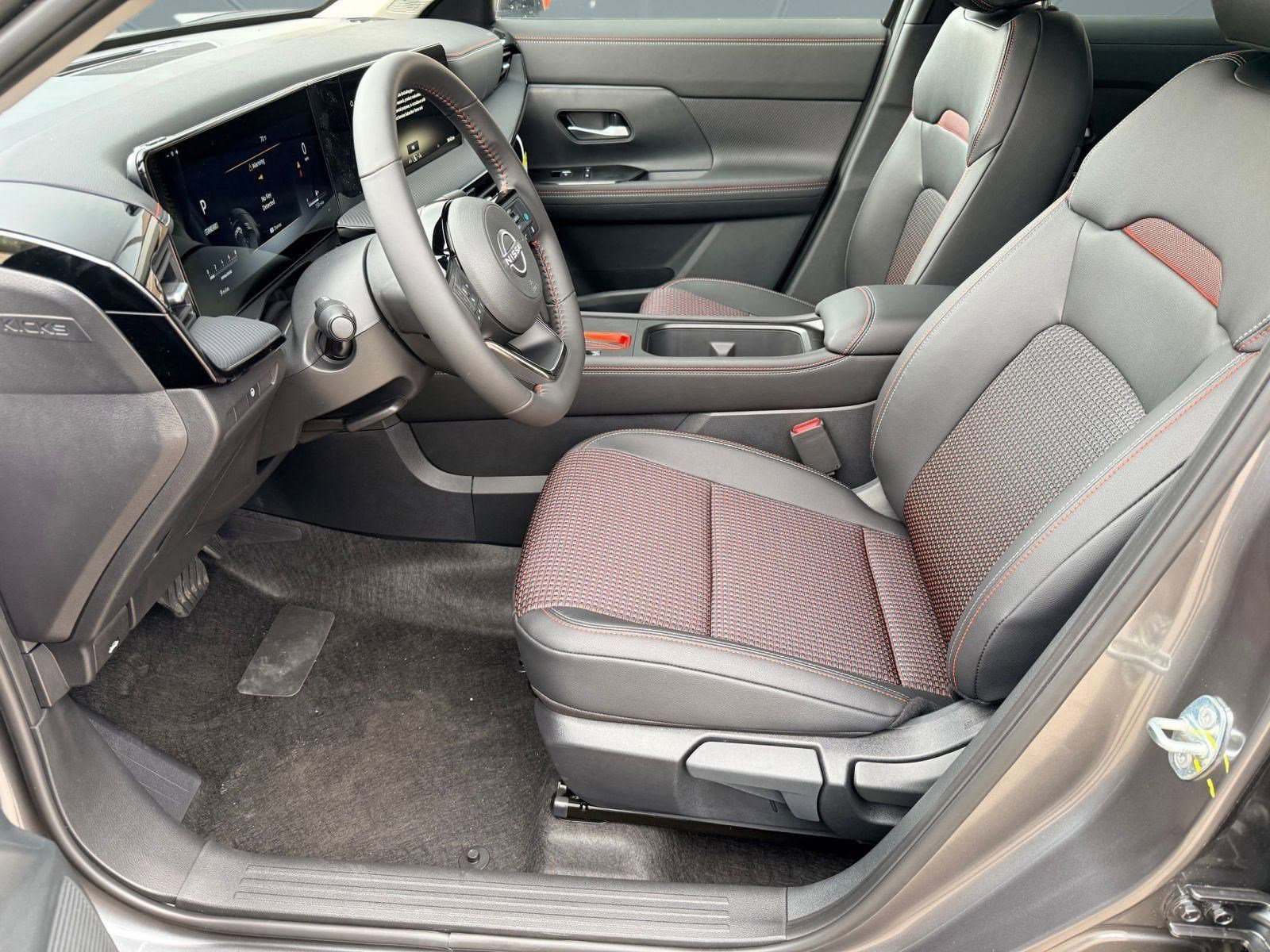 2026 Nissan Kicks SR photo 4